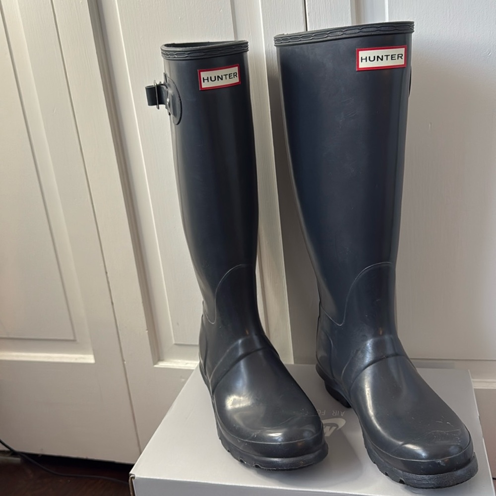 Hunter Women's charcoal Rain Boots 7
